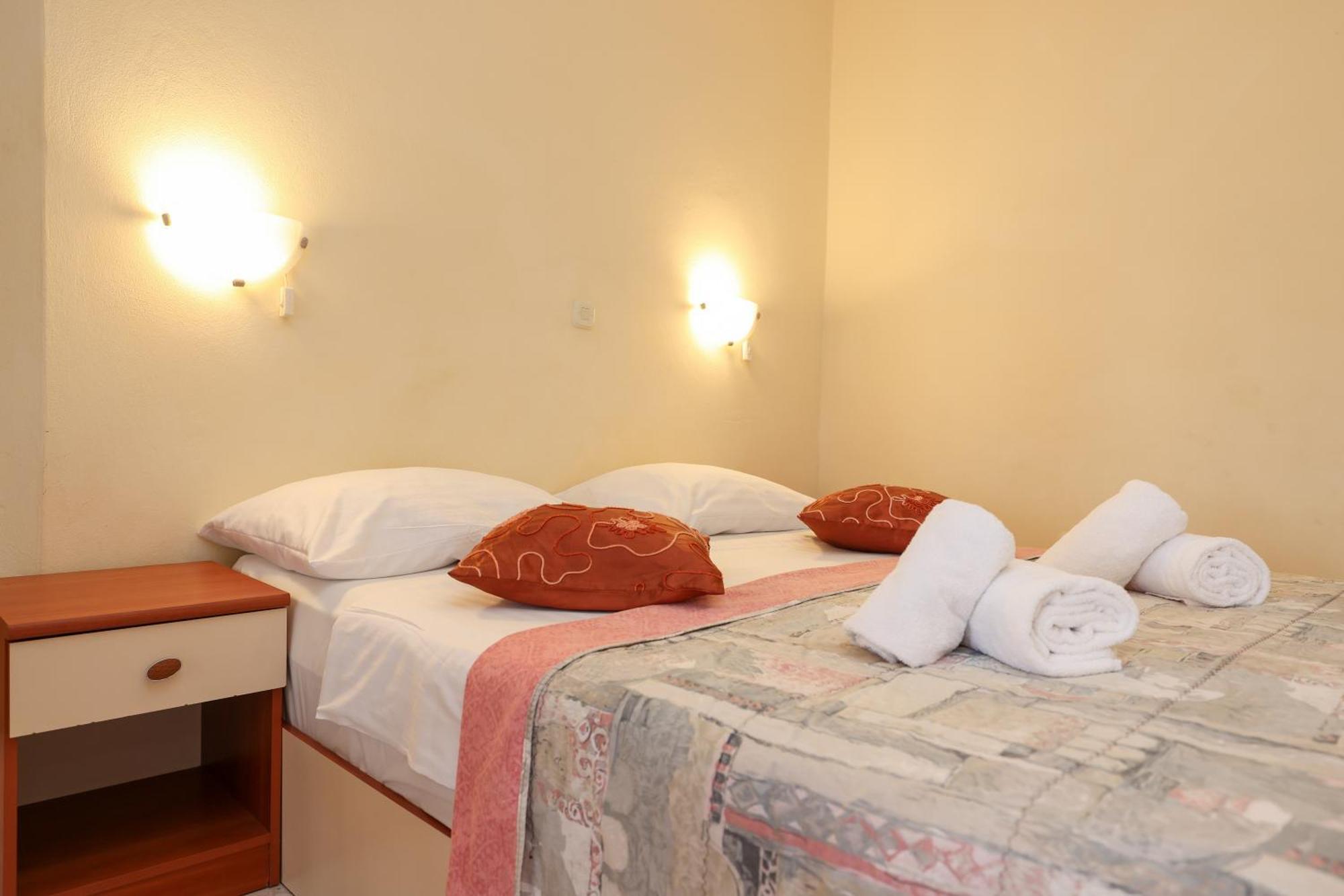 Beachfront Apartments Jermen Sukošan エクステリア 写真