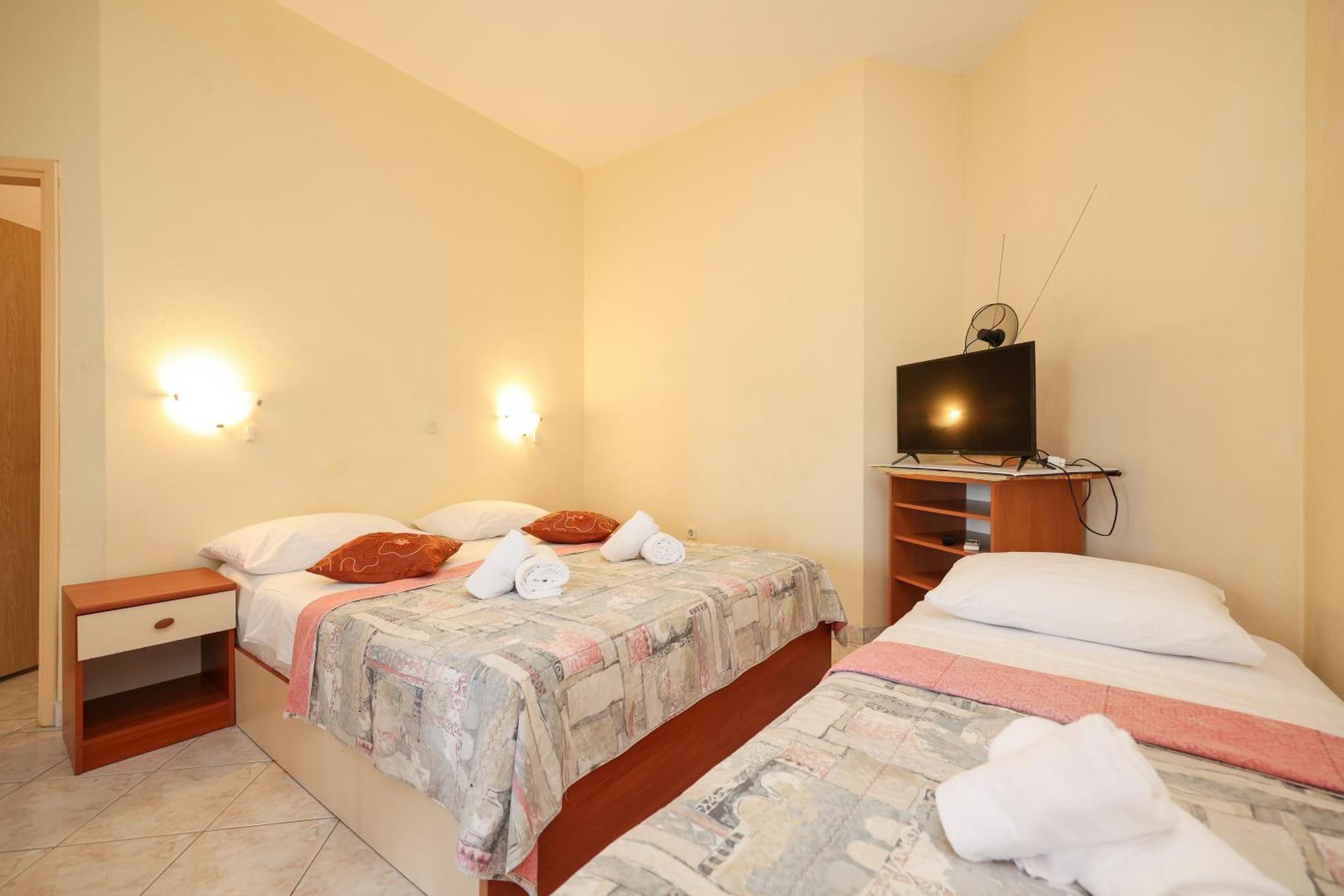 Beachfront Apartments Jermen Sukošan エクステリア 写真